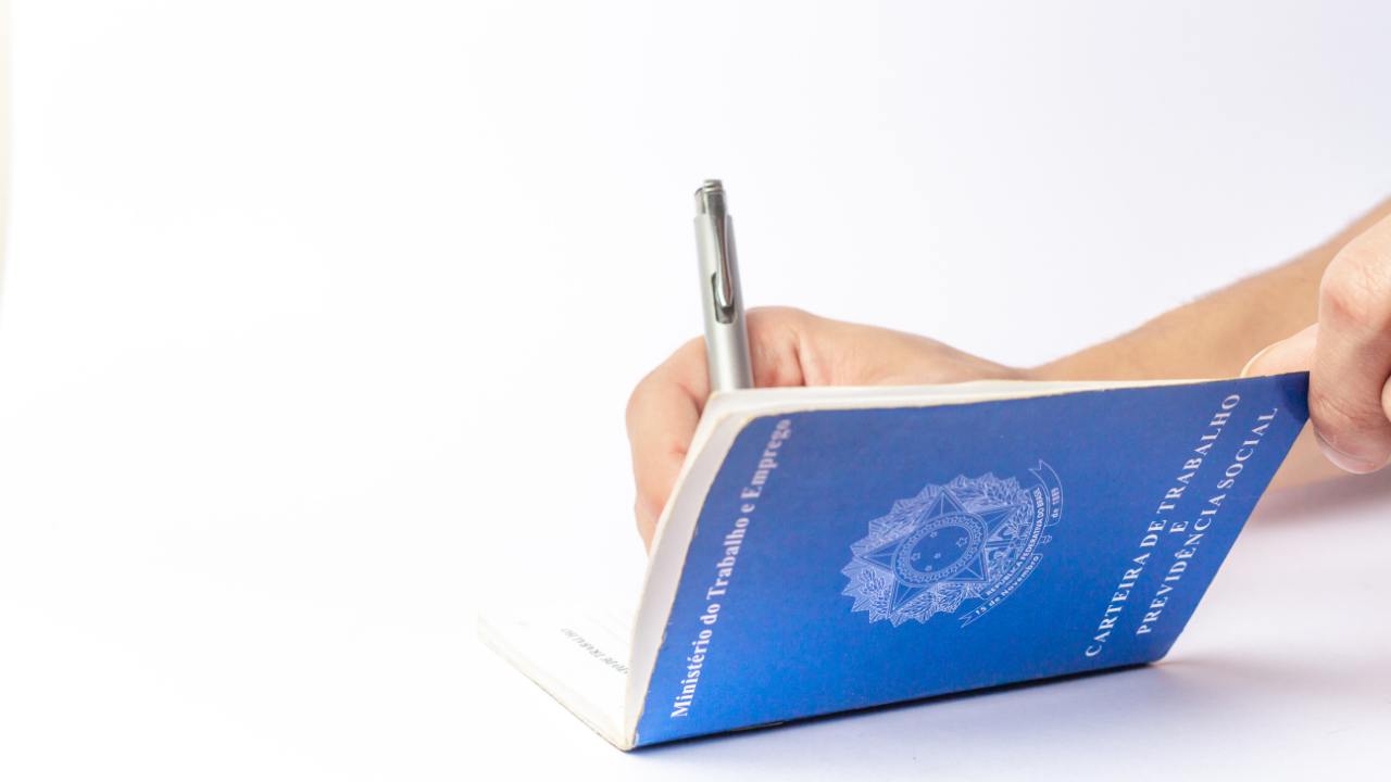 Se eu não cumprir aviso prévio, desconta quanto